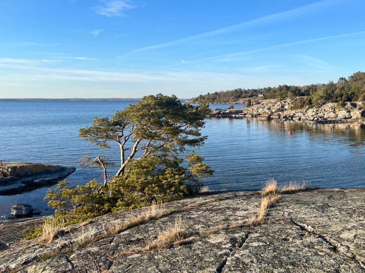 Exclusive Tranquil Villa By The Sea, Boat Available Drottningskär Екстериор снимка
