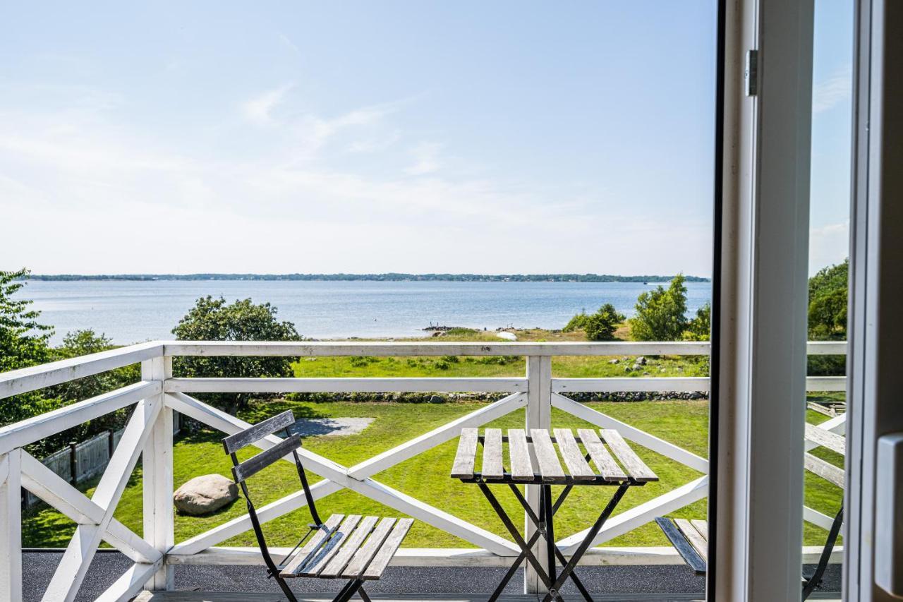 Exclusive Tranquil Villa By The Sea, Boat Available Drottningskär Екстериор снимка
