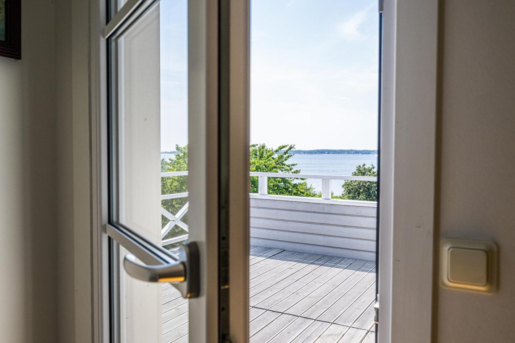 Exclusive Tranquil Villa By The Sea, Boat Available Drottningskär Екстериор снимка
